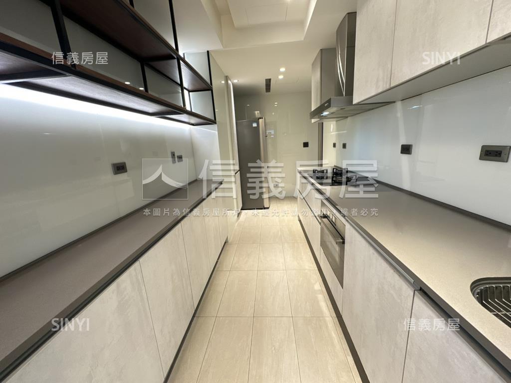 就看這間國美山翫水房屋室內格局與周邊環境