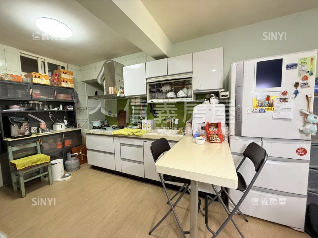 五甲近捷運站正街公寓一樓房屋室內格局與周邊環境