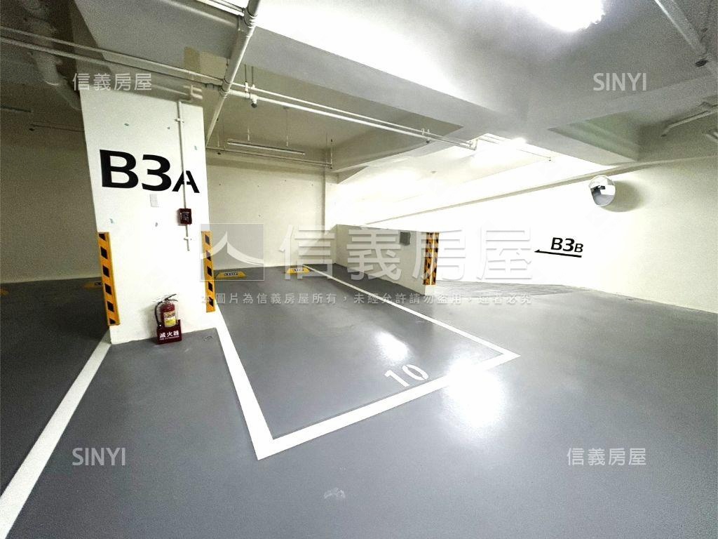 登峰高樓邊間平面車位房屋室內格局與周邊環境