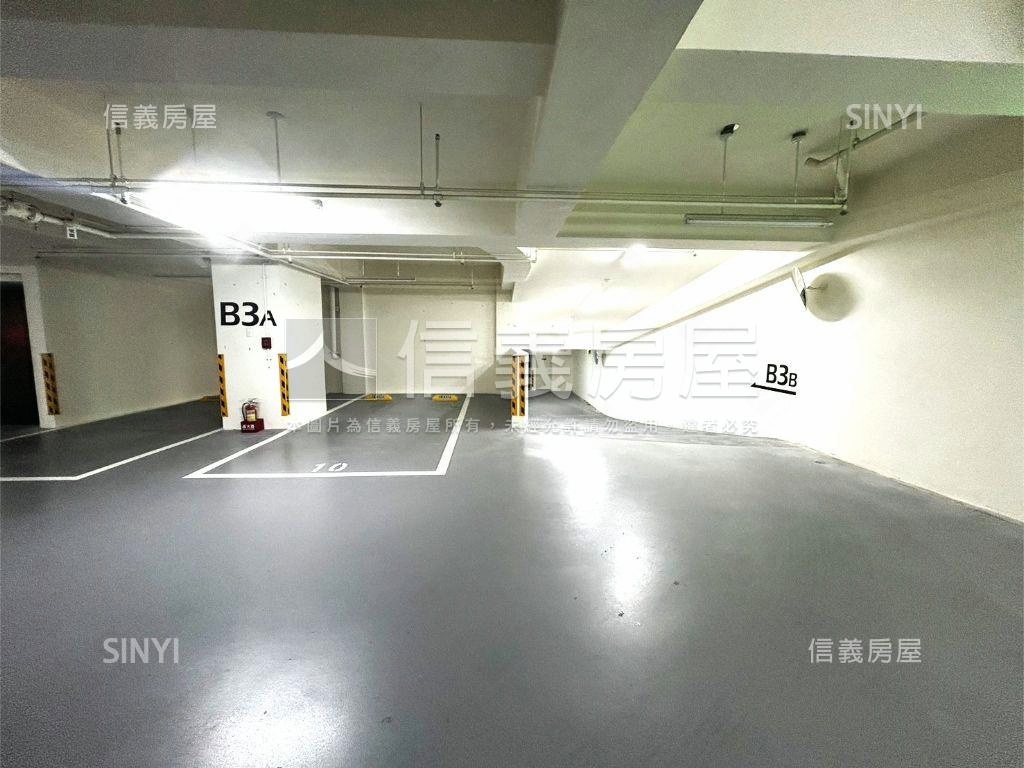 登峰高樓邊間平面車位房屋室內格局與周邊環境