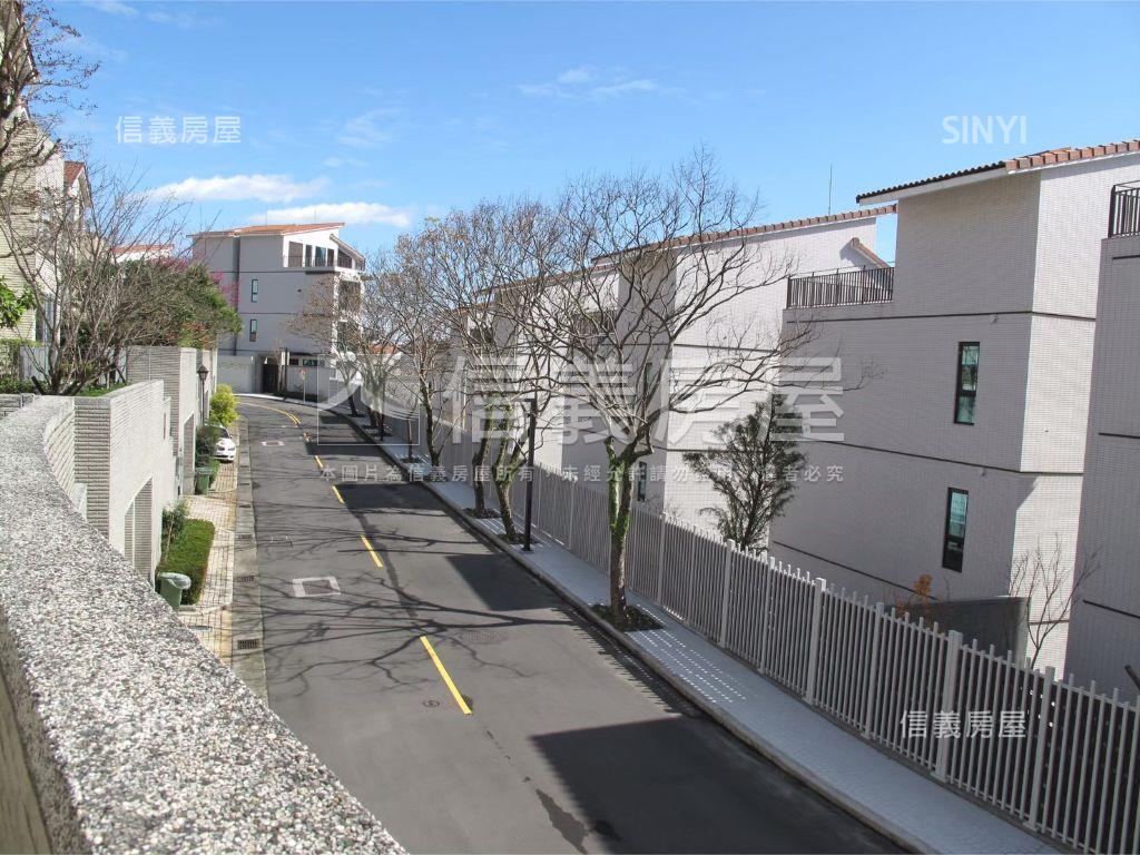 秀岡山莊陽光特區房屋室內格局與周邊環境