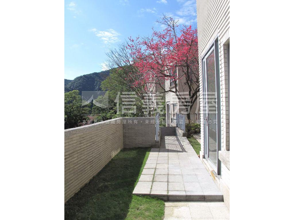 秀岡山莊陽光特區房屋室內格局與周邊環境