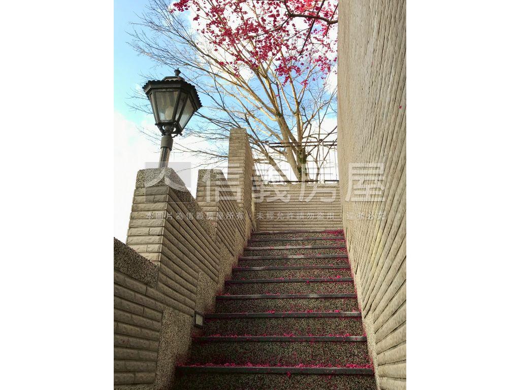 秀岡山莊陽光特區房屋室內格局與周邊環境