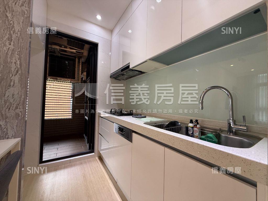 南港經貿邊間高樓兩房房屋室內格局與周邊環境