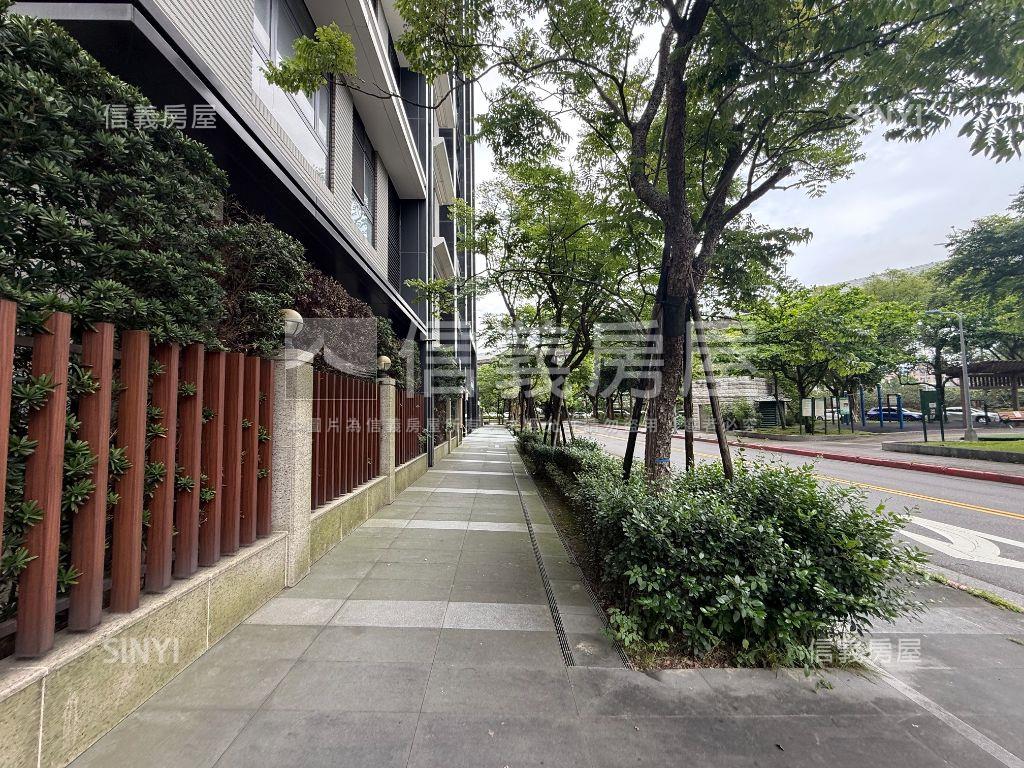 南港經貿邊間高樓兩房房屋室內格局與周邊環境