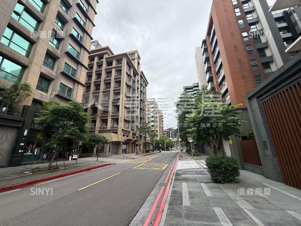 南港經貿邊間高樓兩房房屋室內格局與周邊環境