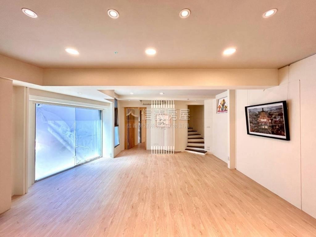 稀有醒目邊間透天店面釋出房屋室內格局與周邊環境