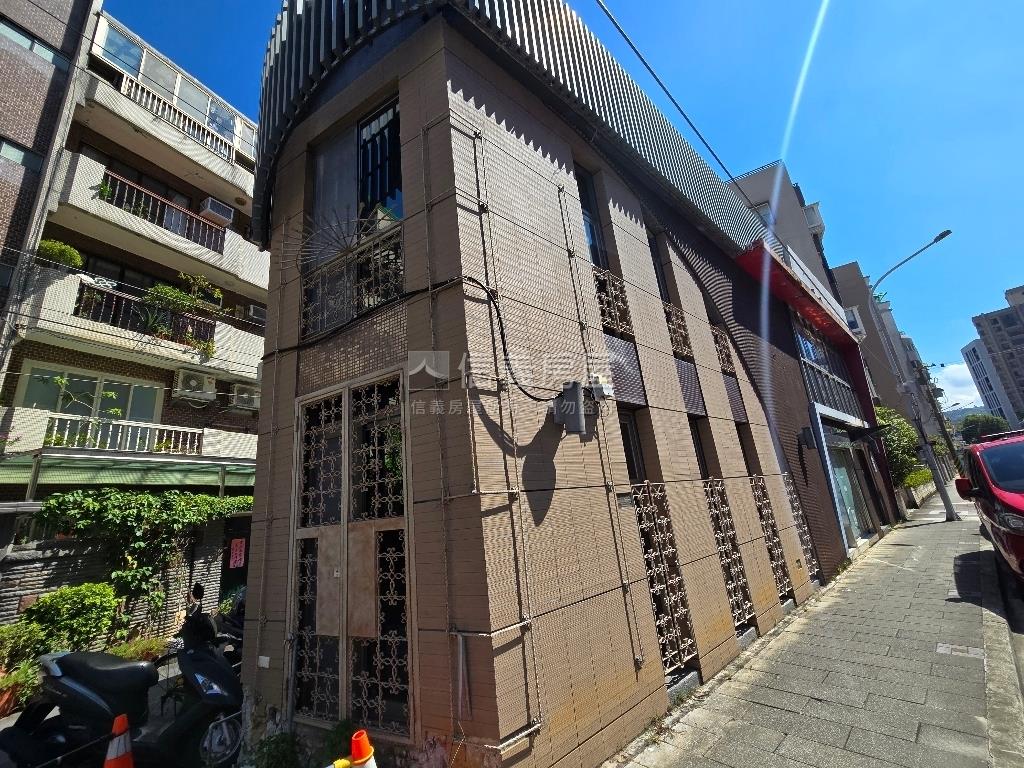 稀有醒目邊間透天店面釋出房屋室內格局與周邊環境