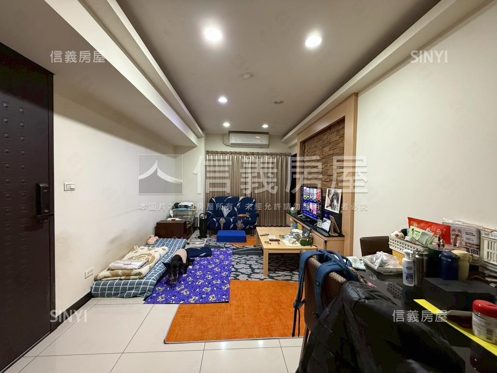 稀有Ｃ棟法國之星三房車位房屋室內格局與周邊環境