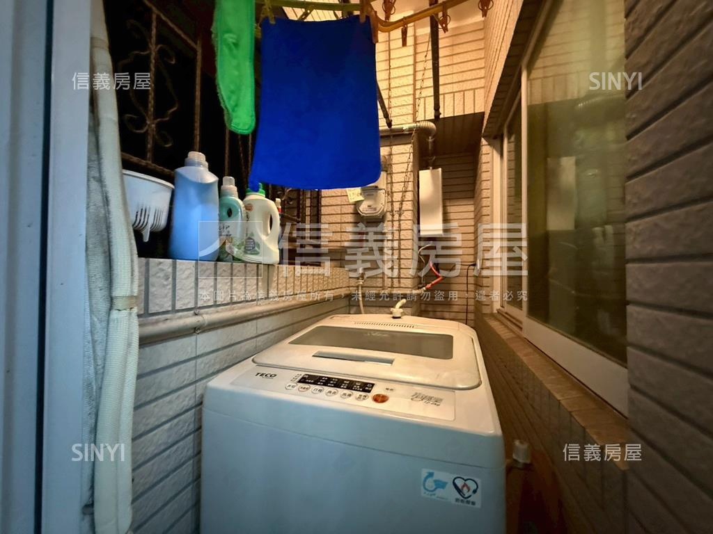 稀有Ｃ棟法國之星三房車位房屋室內格局與周邊環境