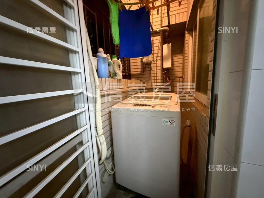 稀有Ｃ棟法國之星三房車位房屋室內格局與周邊環境