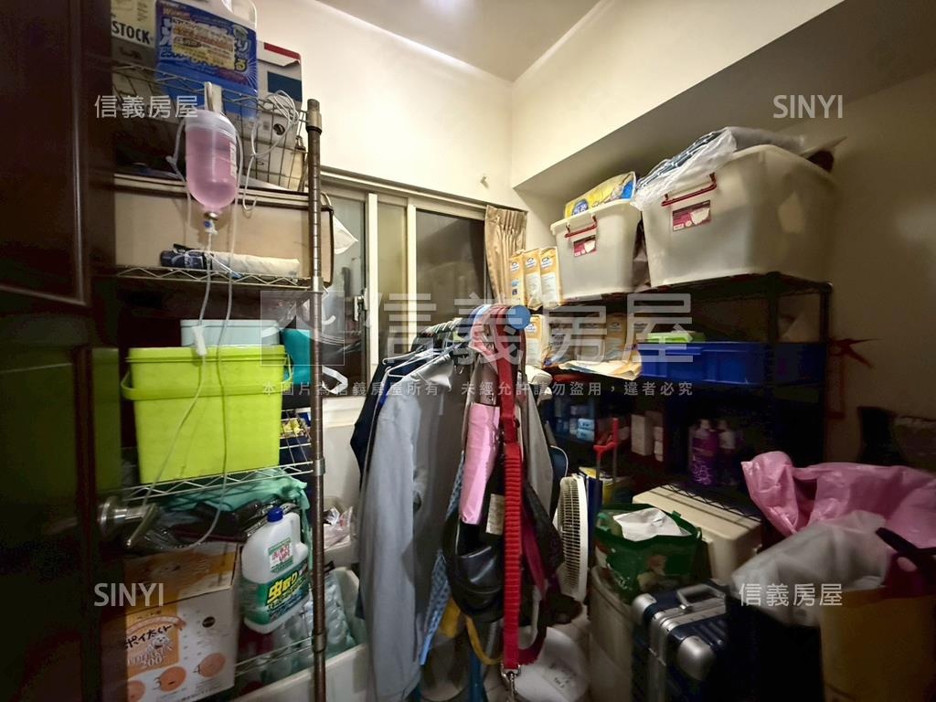 稀有Ｃ棟法國之星三房車位房屋室內格局與周邊環境