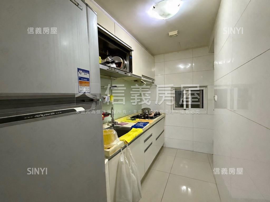 稀有Ｃ棟法國之星三房車位房屋室內格局與周邊環境