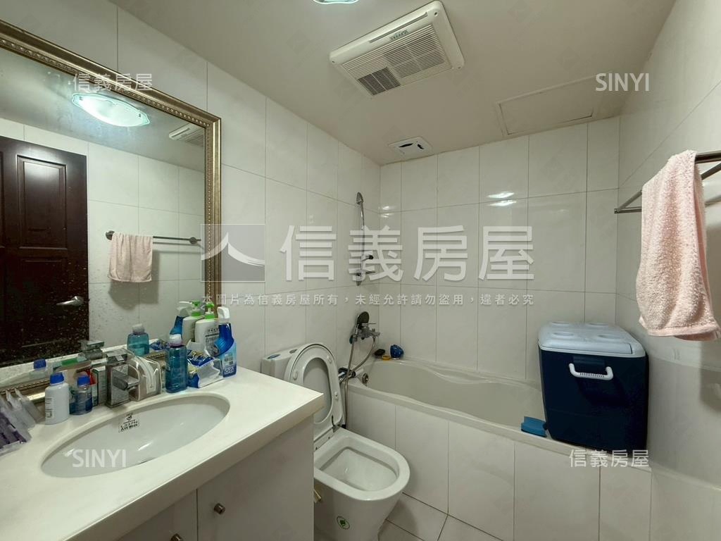 稀有Ｃ棟法國之星三房車位房屋室內格局與周邊環境