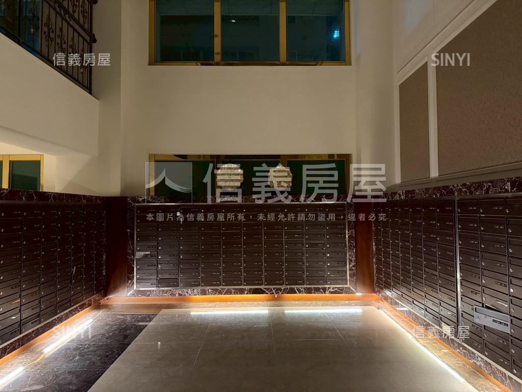 稀有Ｃ棟法國之星三房車位房屋室內格局與周邊環境