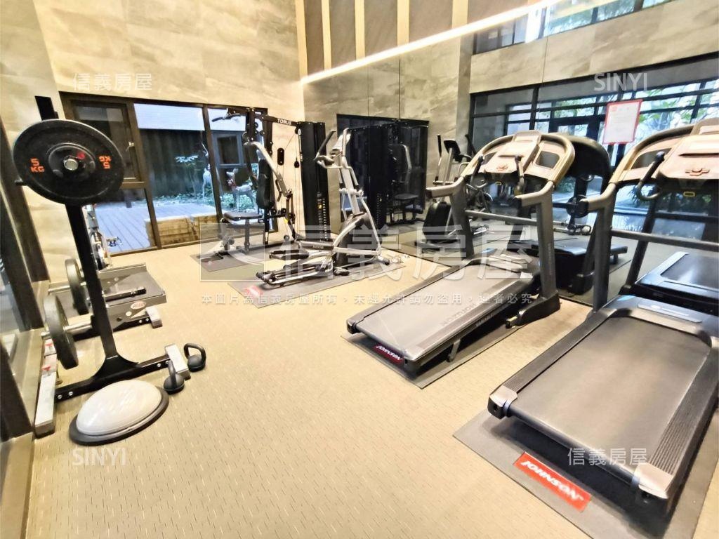 楠科捷運棧二房二衛優美邸房屋室內格局與周邊環境