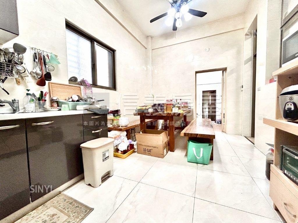 南區大地坪別墅可停三車房屋室內格局與周邊環境