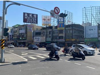 瑞隆路熱鬧邊間透店