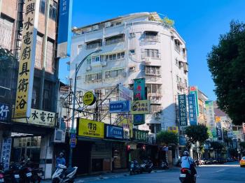 正。竹林路上三五好居