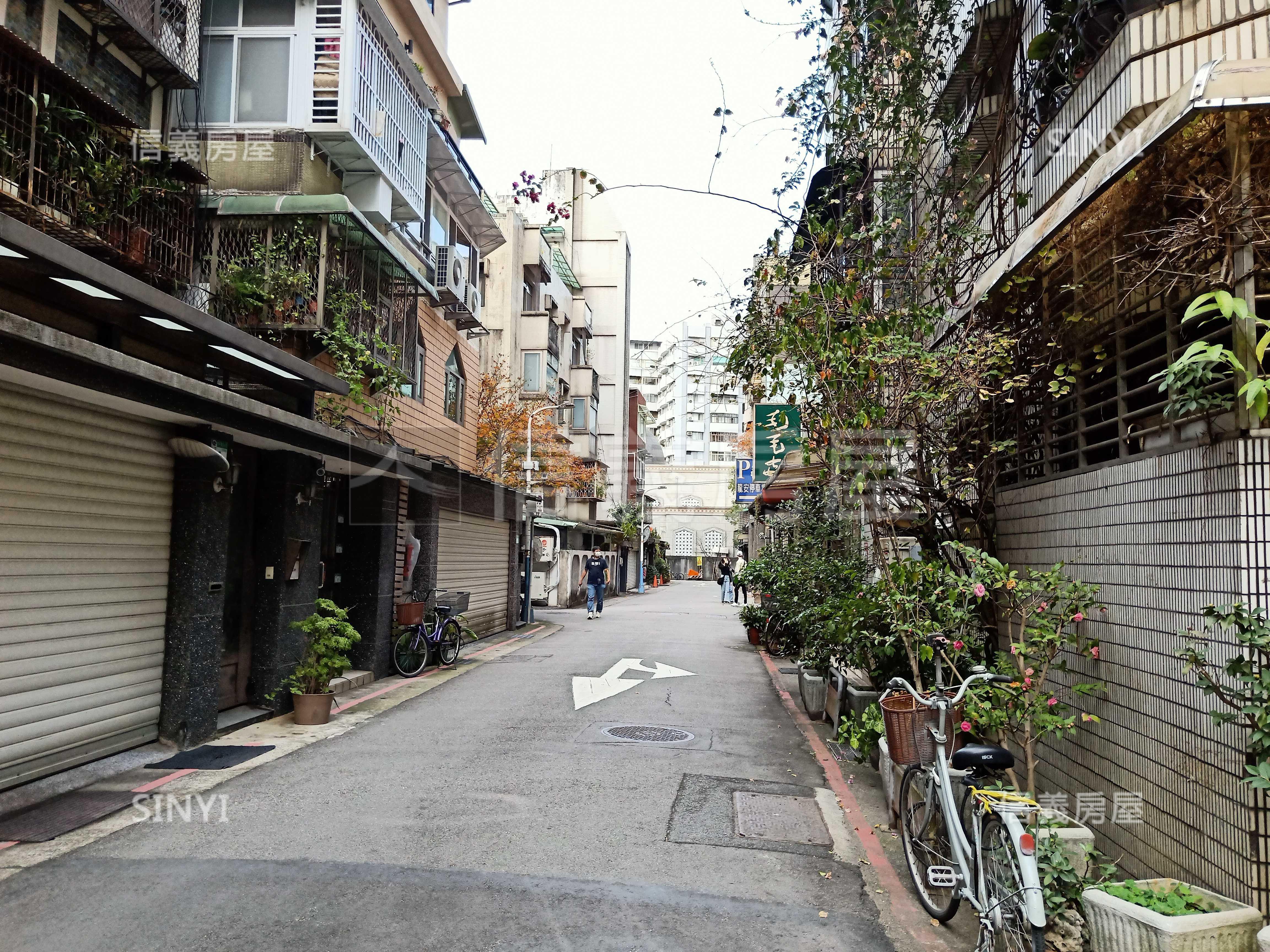 青琉邊間露台２房房屋室內格局與周邊環境