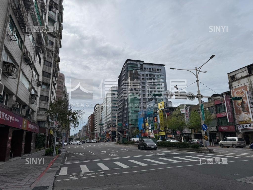 正南京東店面房屋室內格局與周邊環境