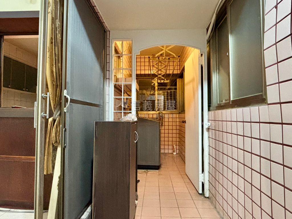 近生態園區兩房車位房屋室內格局與周邊環境