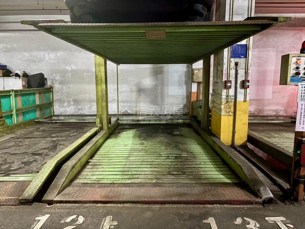 近生態園區兩房車位房屋室內格局與周邊環境