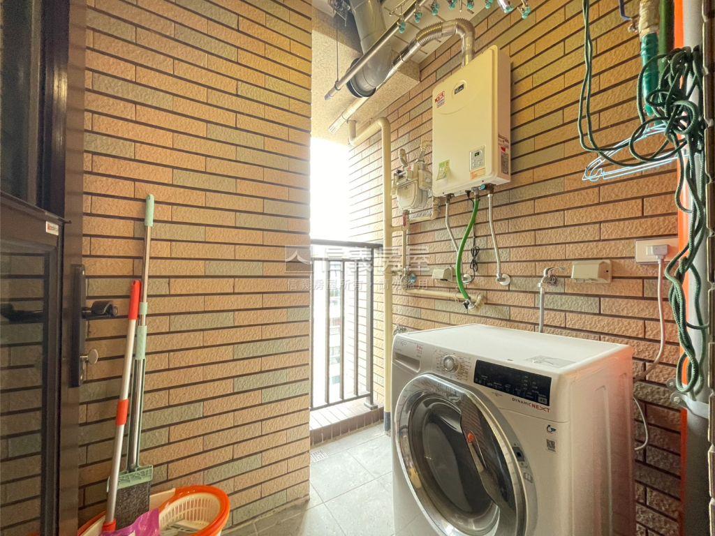 近台中站高樓邊間兩房平車房屋室內格局與周邊環境
