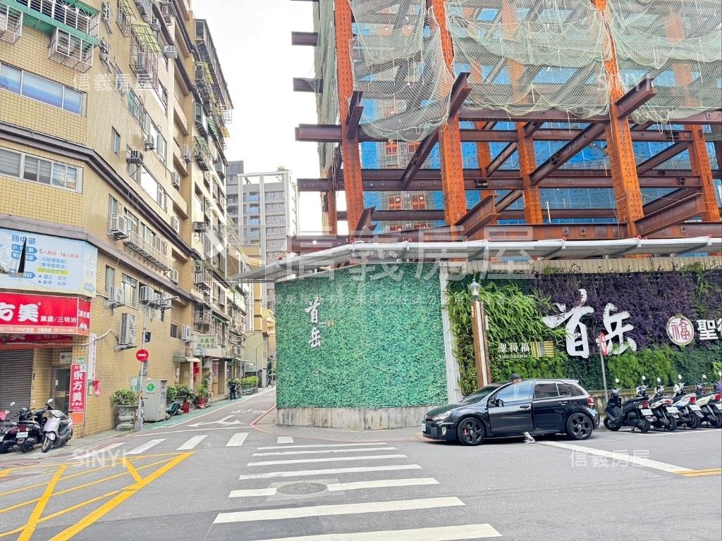 首岳。巔峰３房雙車位房屋室內格局與周邊環境