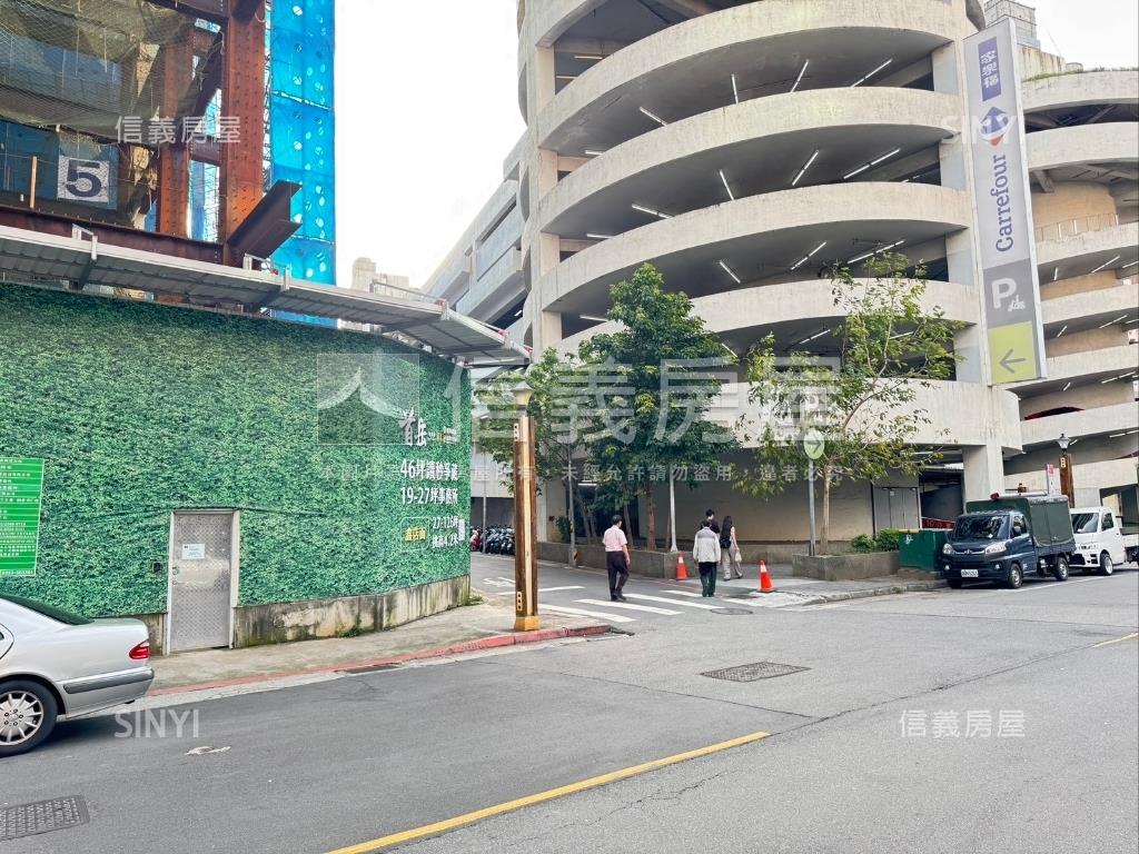 首岳。巔峰３房雙車位房屋室內格局與周邊環境