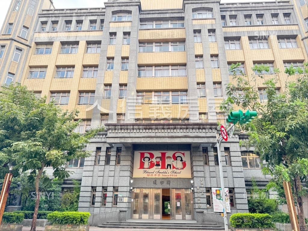 首岳。巔峰３房雙車位房屋室內格局與周邊環境