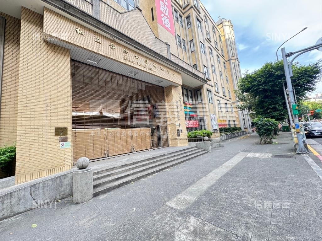 首岳。巔峰３房雙車位房屋室內格局與周邊環境