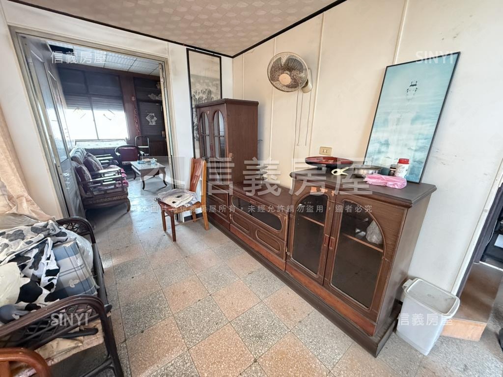 正興街三面採光電梯透店房屋室內格局與周邊環境
