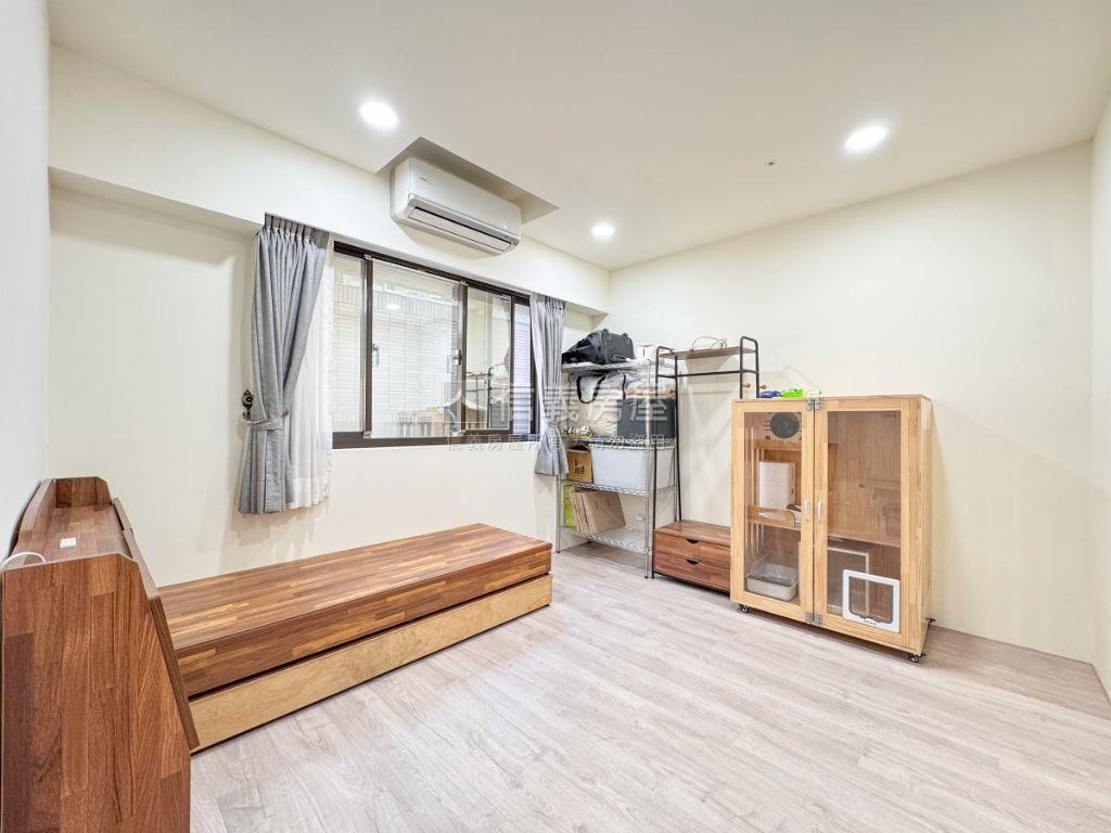 世紀皇家無印風裝潢四房房屋室內格局與周邊環境