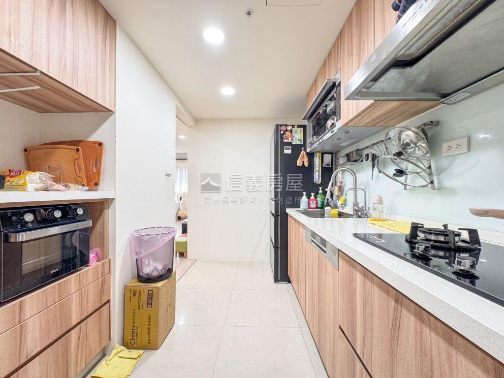 世紀皇家無印風裝潢四房房屋室內格局與周邊環境