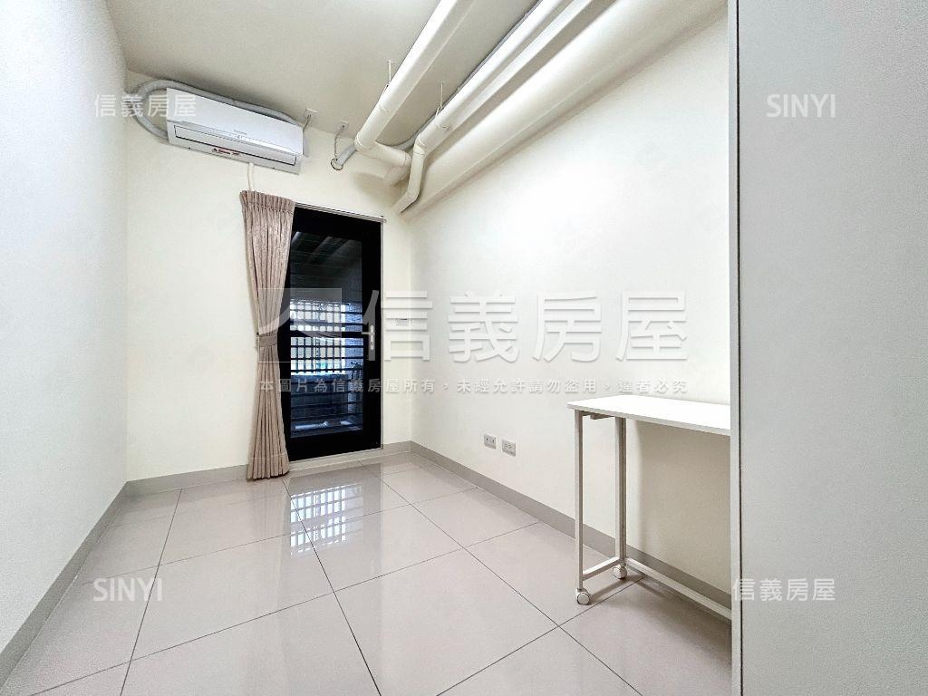 亞灣精緻兩房車位房屋室內格局與周邊環境