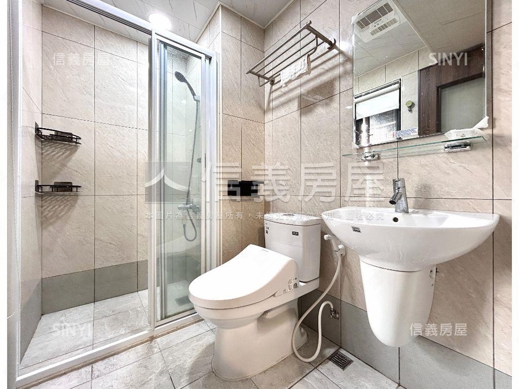 亞灣精緻兩房車位房屋室內格局與周邊環境