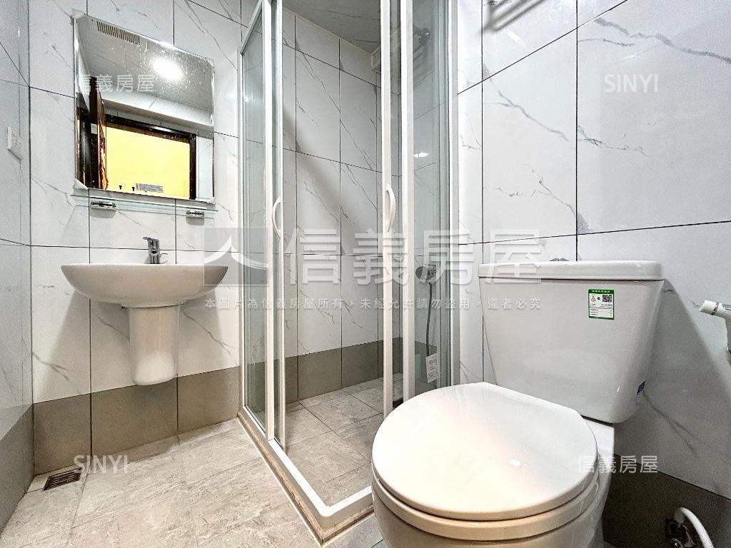 亞灣精緻兩房車位房屋室內格局與周邊環境