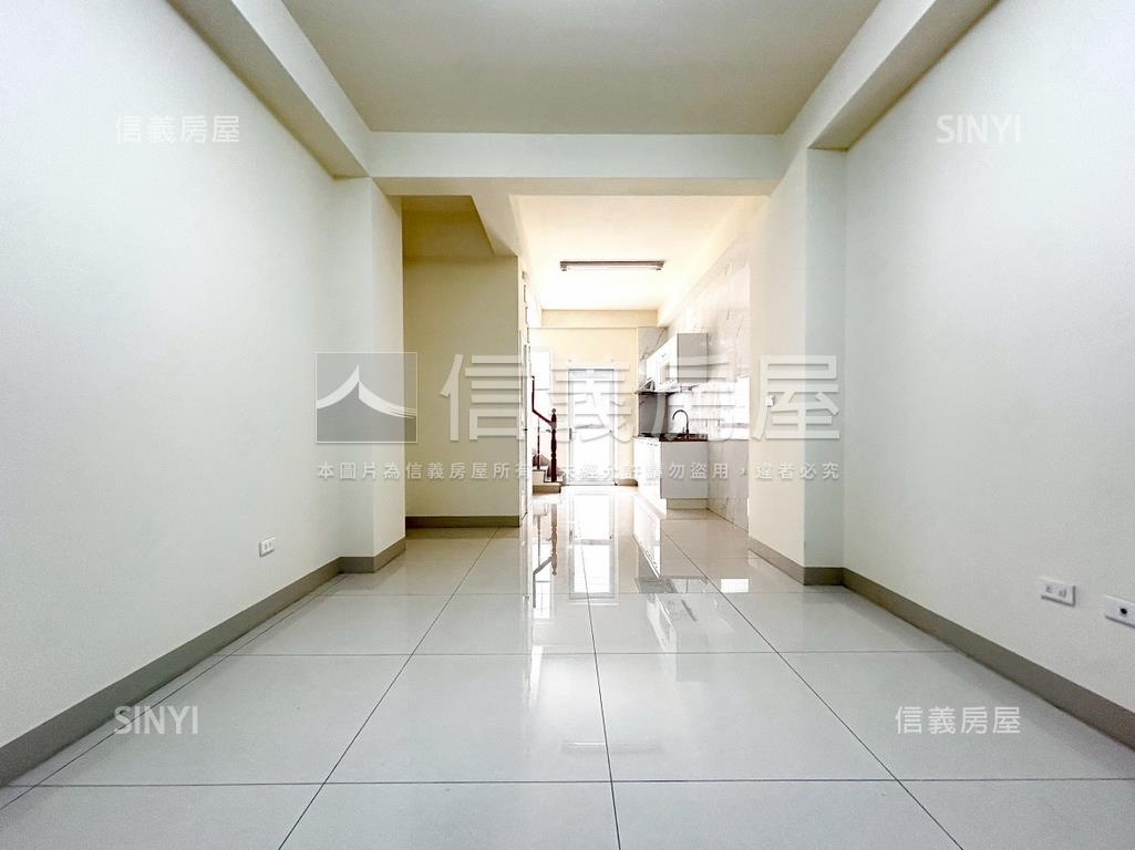 近捷運現代風簡約宅房屋室內格局與周邊環境