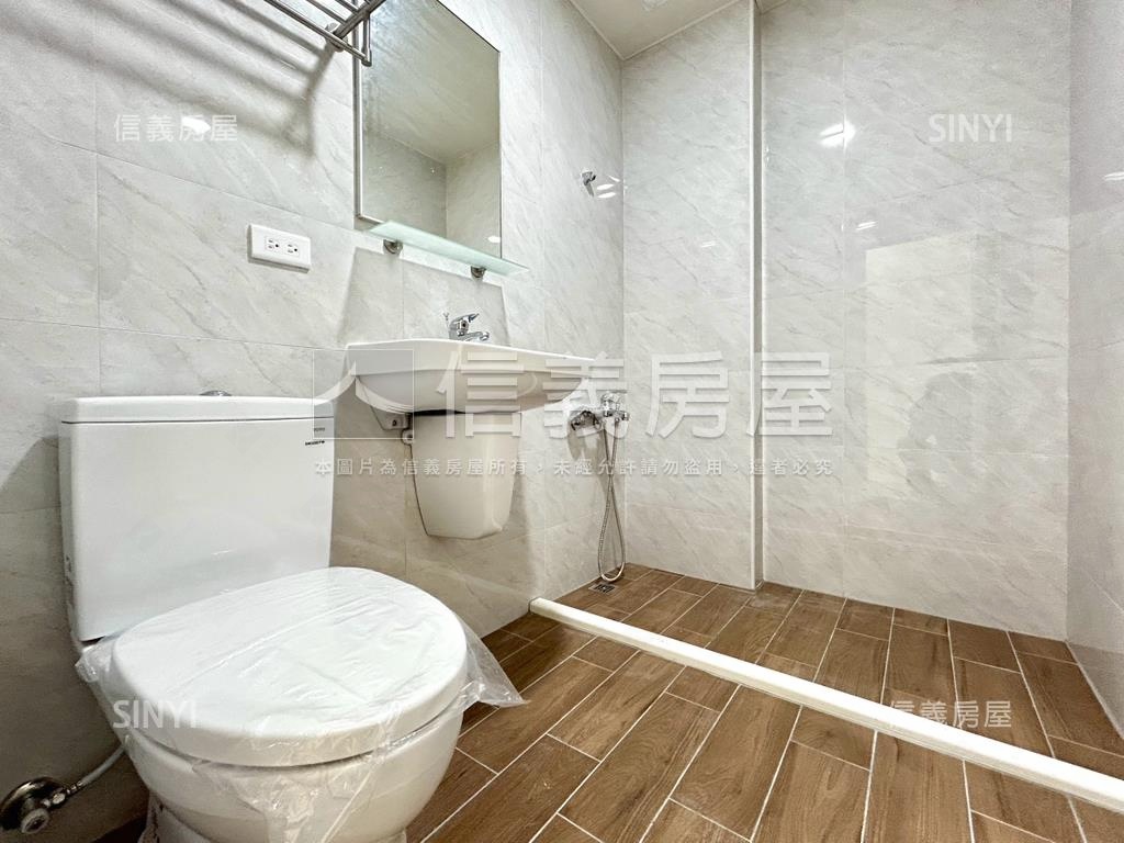 近捷運現代風簡約宅房屋室內格局與周邊環境