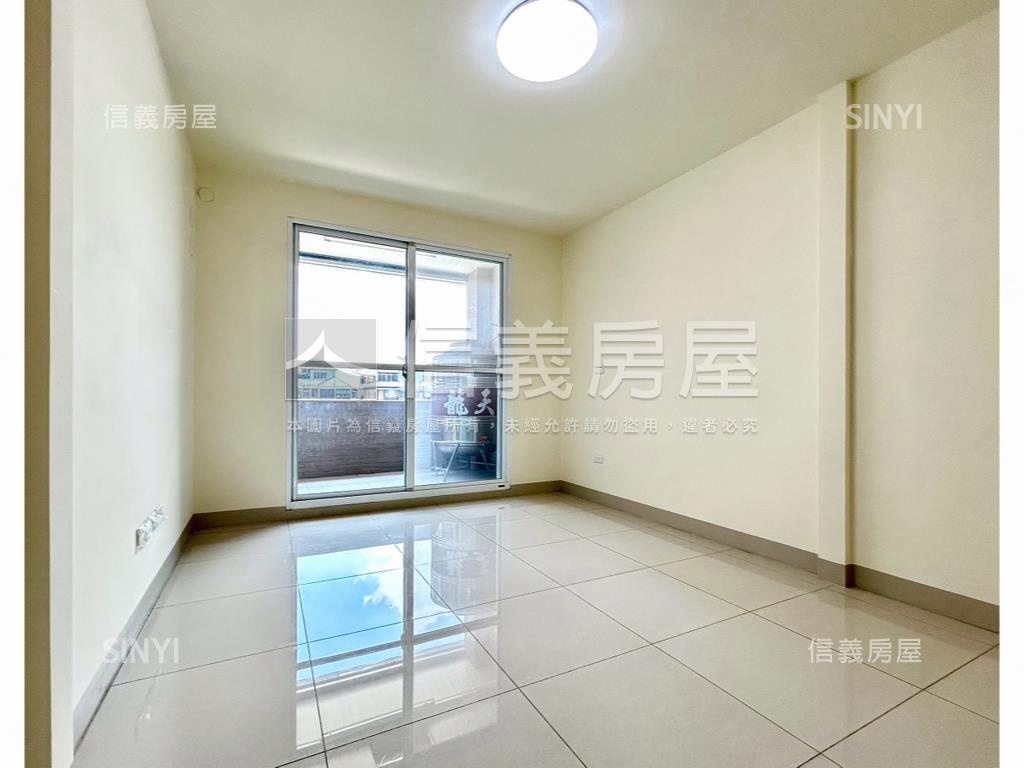 近捷運現代風簡約宅房屋室內格局與周邊環境