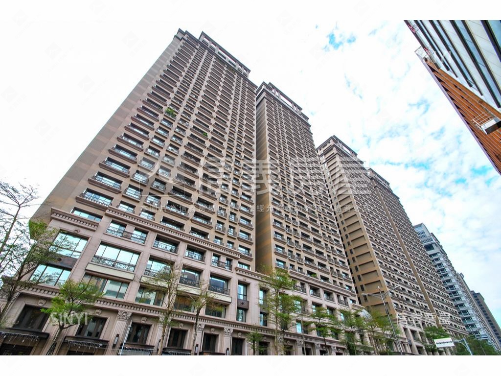 國家世紀館‧面漢東雙車位房屋室內格局與周邊環境
