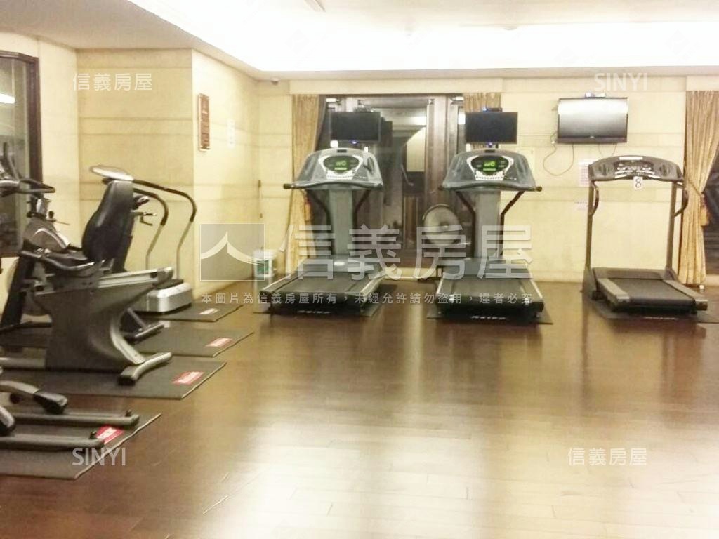 國家世紀館‧面漢東雙車位房屋室內格局與周邊環境