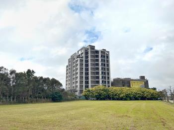 預售。青城之戀３三房車位