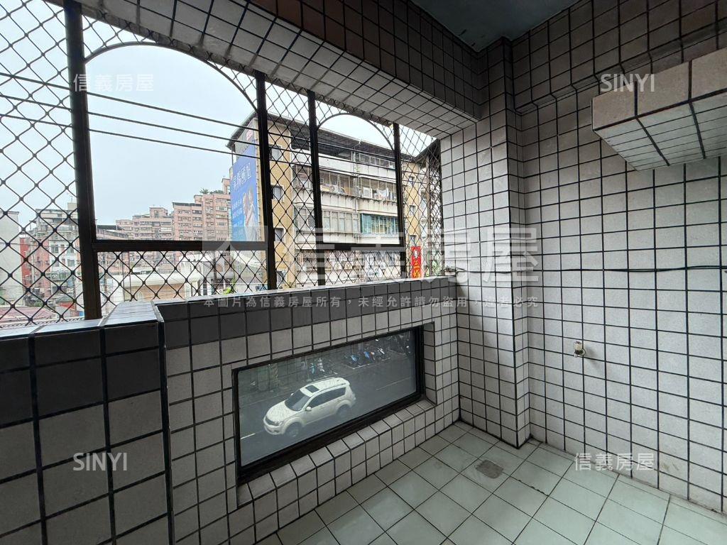 成功路華廈電梯大四房房屋室內格局與周邊環境