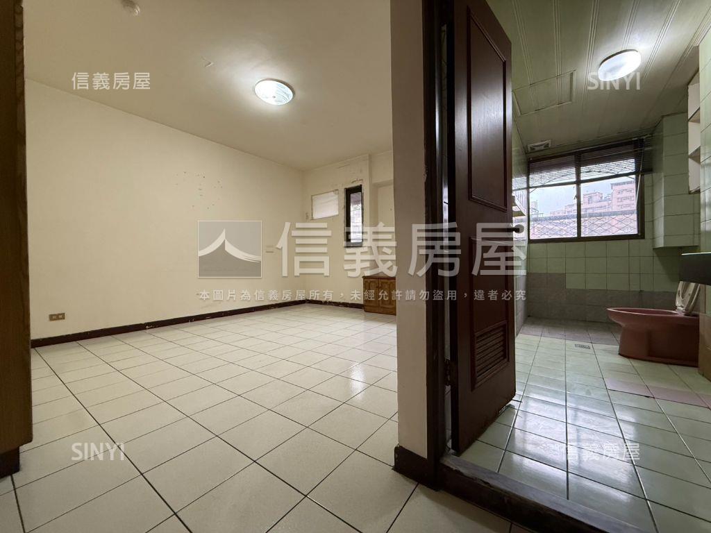 成功路華廈電梯大四房房屋室內格局與周邊環境