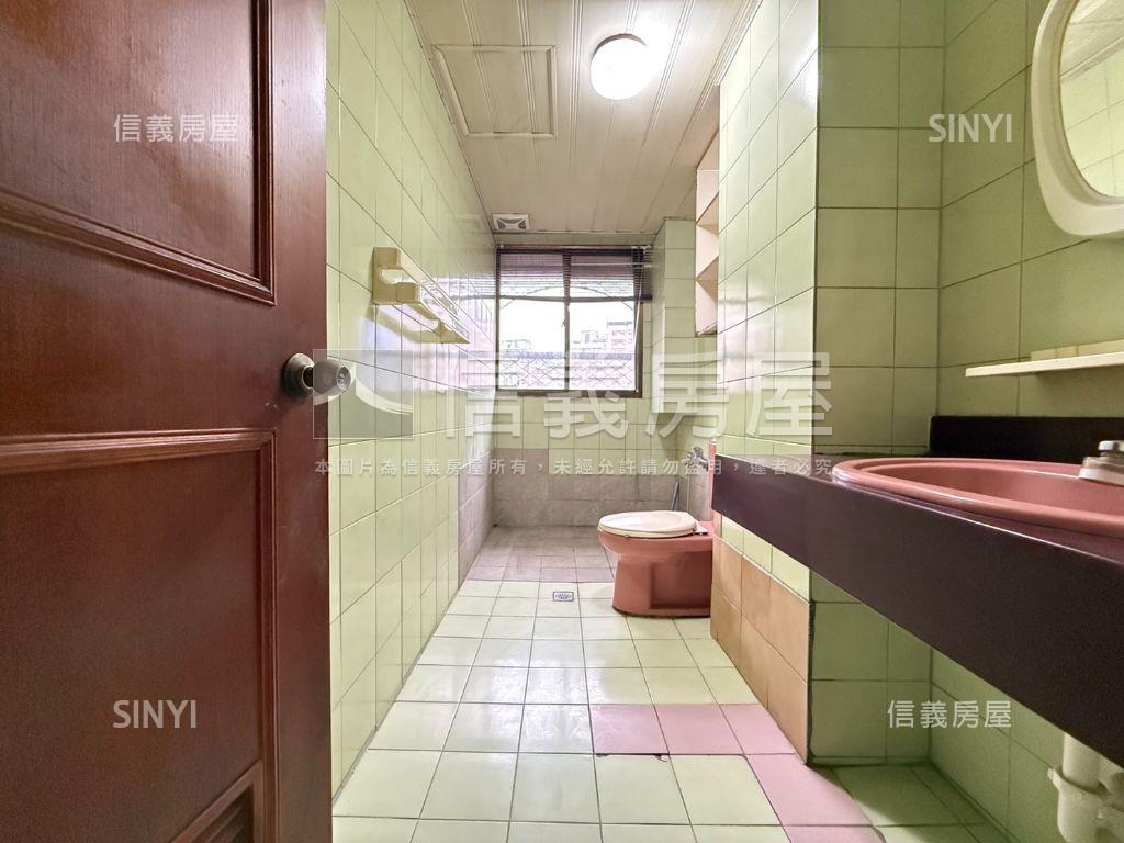 成功路華廈電梯大四房房屋室內格局與周邊環境