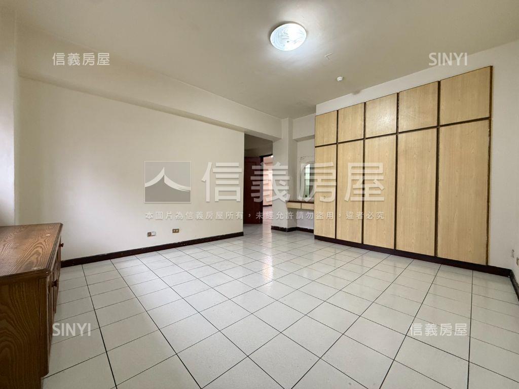 成功路華廈電梯大四房房屋室內格局與周邊環境