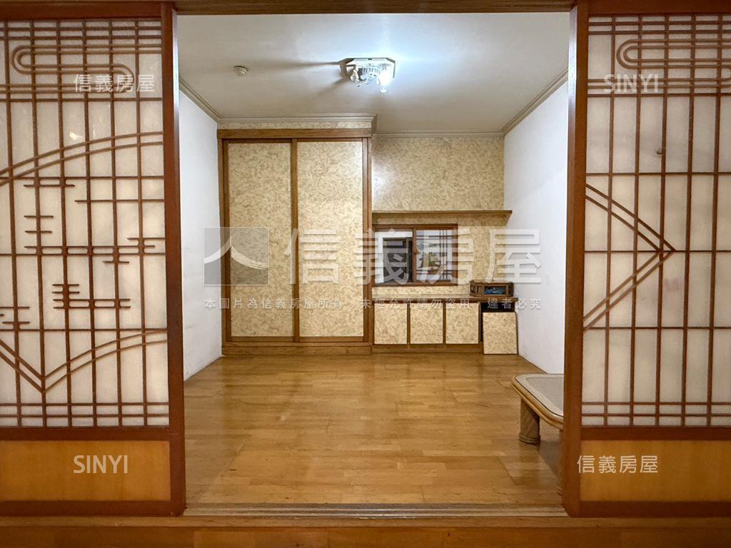 成功路華廈電梯大四房房屋室內格局與周邊環境