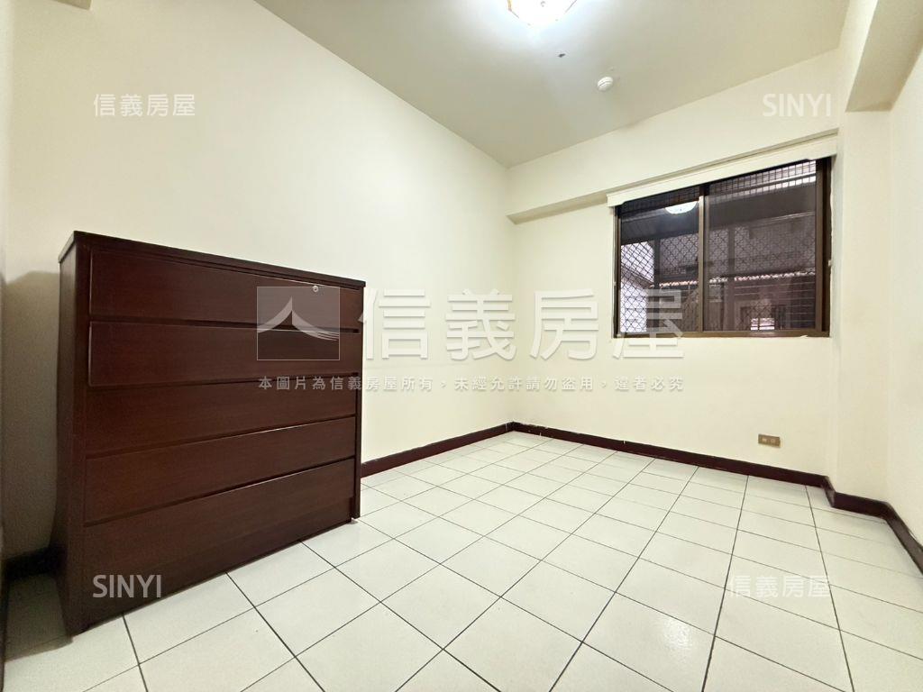 成功路華廈電梯大四房房屋室內格局與周邊環境